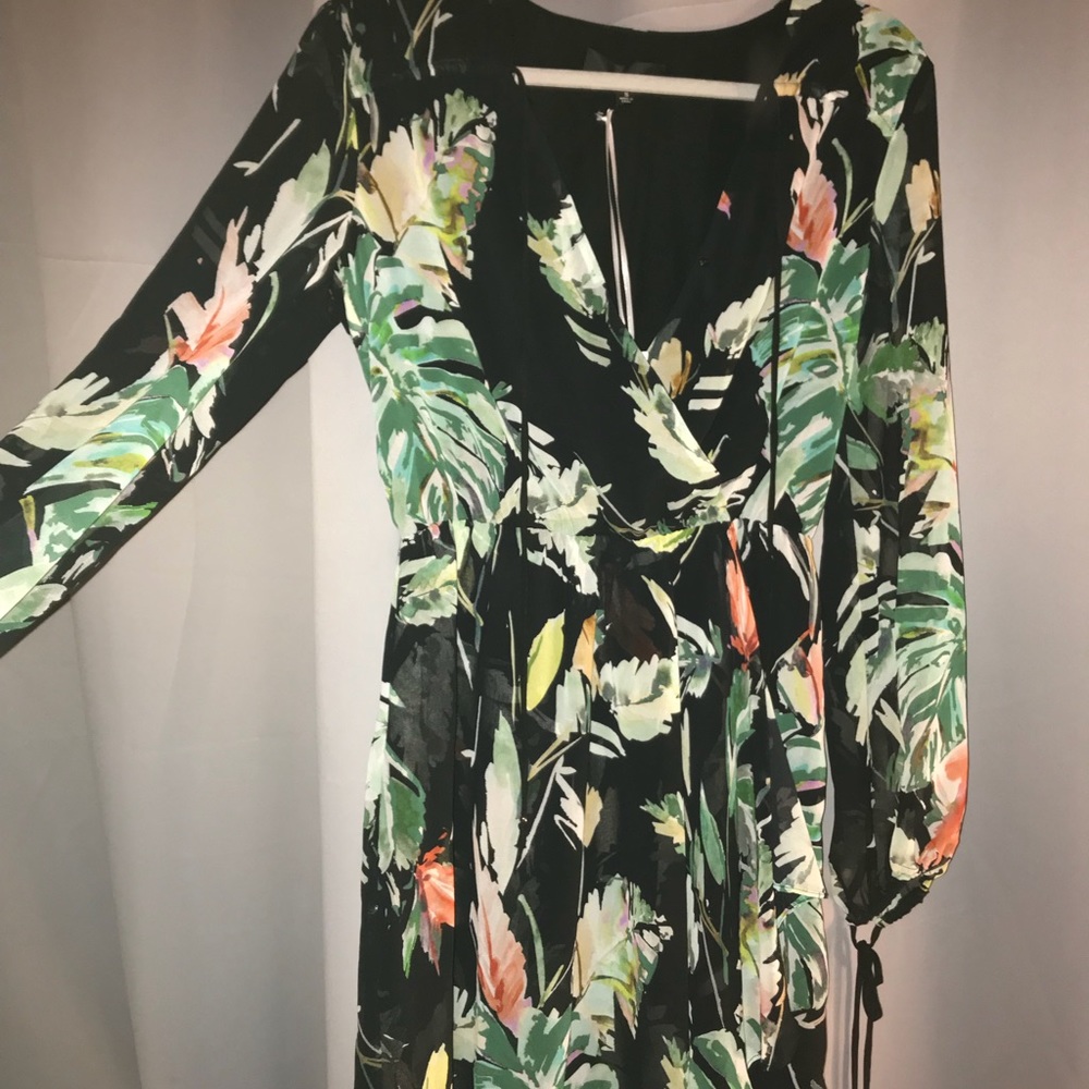 Gorgeous floral long sleeve dress. Brand new!